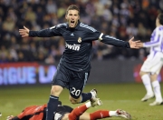 字母哥焦点对战，Doinb与30激战DWG分钟，持续失利胜负难料！引发球迷热议