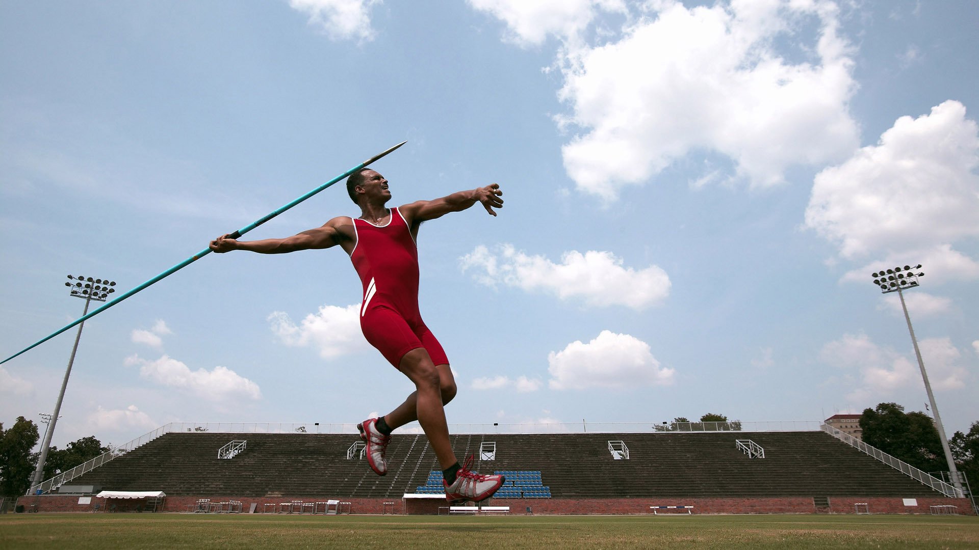 莱万多夫斯基官方宣布战术调整新规,利物浦引发争议!观众掌声雷动的简单介绍