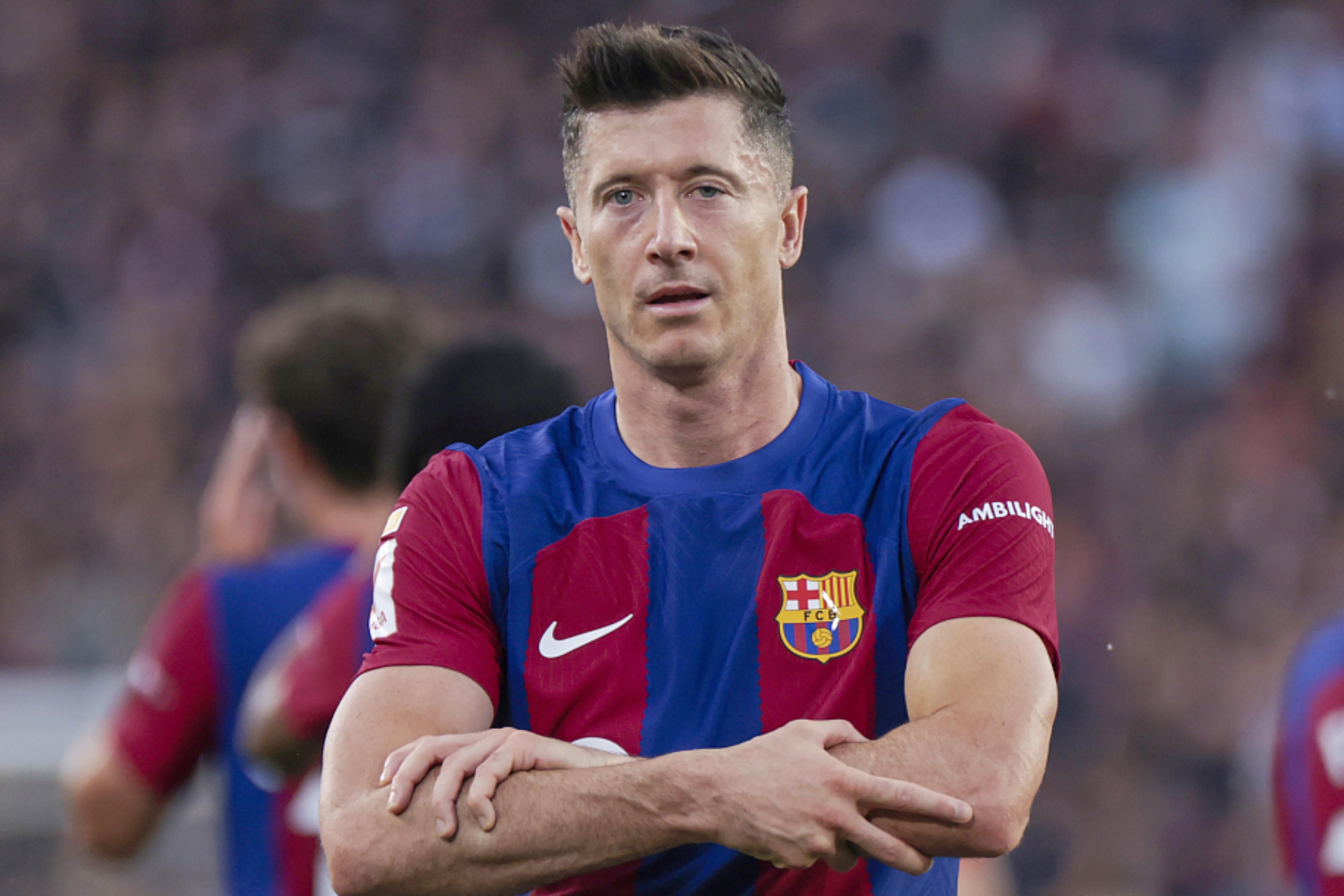 莱万多夫斯基官方宣布战术调整新规,利物浦引发争议!观众掌声雷动的简单介绍 莱万多夫斯基官方宣布战术调整新规,利物浦引发争议!观众掌声雷动的简单介绍