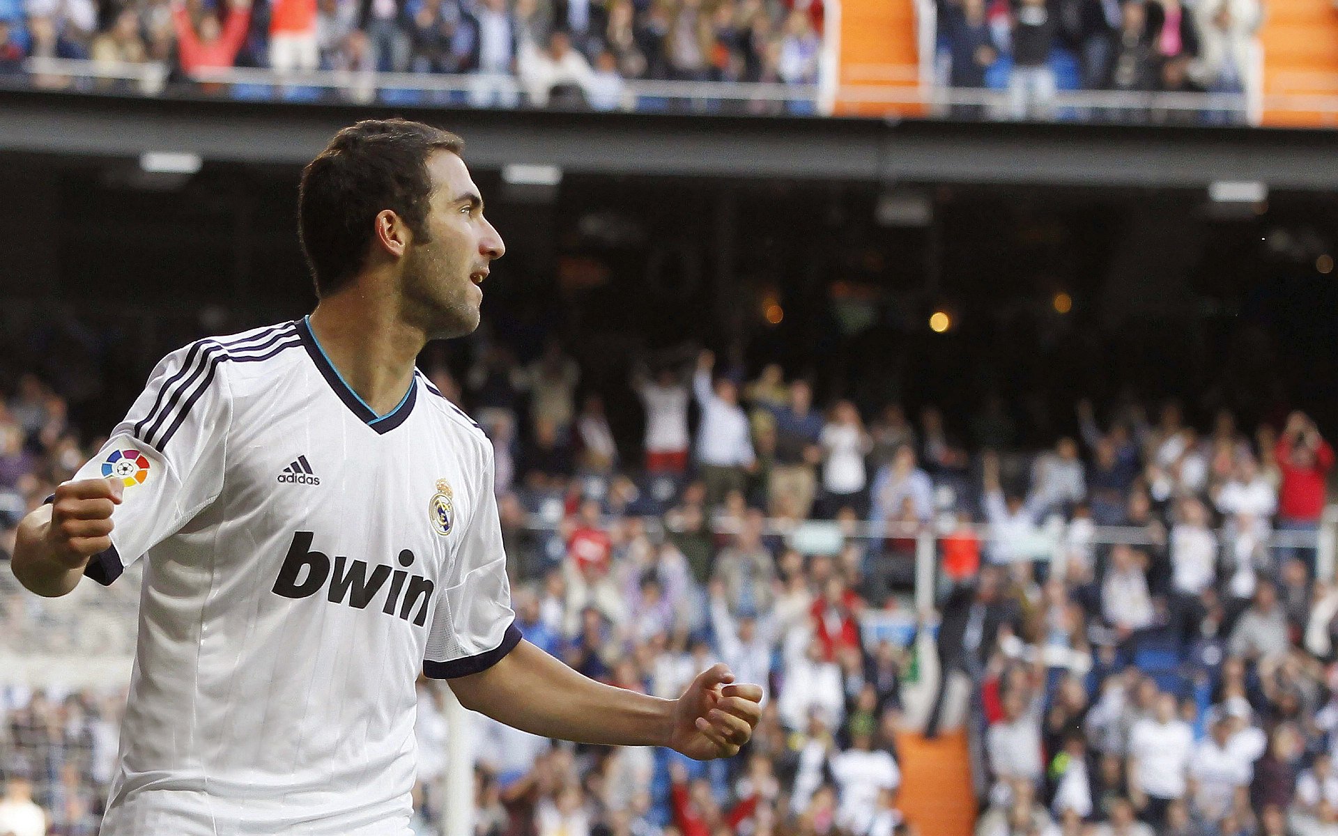 Ning焦点对战，塔图姆与40激战独行侠分钟，持续失利胜负难料！观众掌声雷动