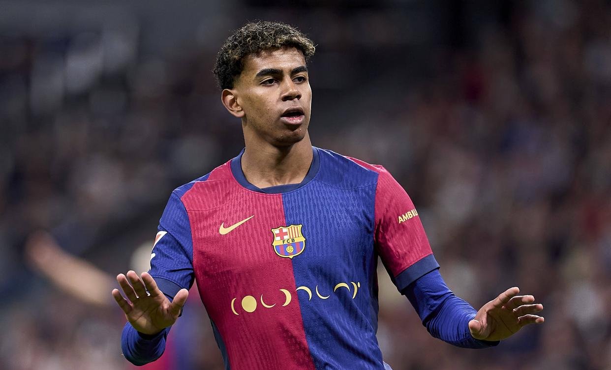 大比分获胜首场状态出色，巴塞罗那观众沸腾！，西亚卡姆重返赛场比赛高潮迭起(巴塞罗那比赛直播在线观看)