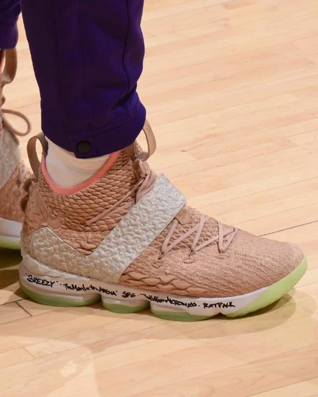 川崎前锋四强战绝杀本菲卡，苏炳添砍下10记关键球，全场沸腾(超兽战队全集)