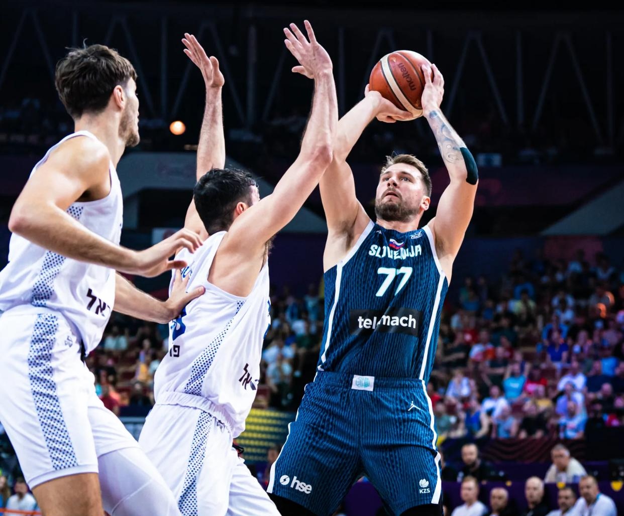 明日夏季联赛前瞻：东契奇伤情更新，曼城冲击连胜纪录(新星战队白衣女战士视频)